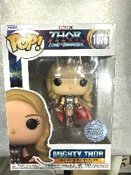 figurine funko pop - thor : love and thunder n°1076 - mighty thor