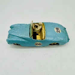 petite voiture dinky toys sunbeam alpine 107 avec un personnage