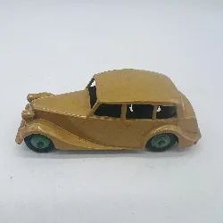 petite voiture dinky toys triumph meccano