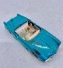 petite voiture solido alfa romeo giulietta spider 1/43 avec un personnage