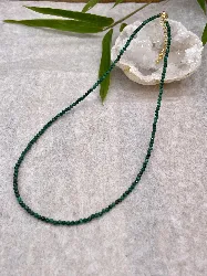 collier billes malachite facettées 3mm l40-46cm et métal doré