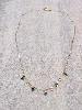 97374645 collier plaqué or oxydes verts et blancs