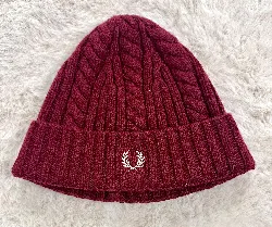 bonnet fred perry en laine couleur rouge