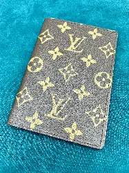 louis vuitton porte cartes/couverture passeport en toile monogram