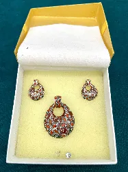 parure boucles d'oreilles et pendentif ornées de fleurs et de strass argent 925 millième (22 ct) 17,29g