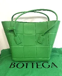 sac cabas bottega veneta arco grand modèle en plastique vert