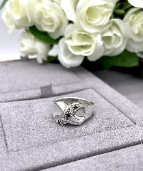 bague argent avec motif x ornée des oxydes noires et blanches argent 925 millième (22 ct) 5,31g