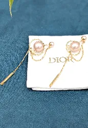 christian dior boucles d'oreilles tribales en métal doré et perles en résine rose