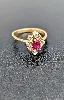 bague marguerite centrée d'un rubis entouré de 8 diamants sertis clos or 750 millième (18 ct) 3,28g