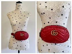 gucci gg marmont belt bag / pochette ceinture ovale en cuir rouge (légères traces d'utilisation en dessous)