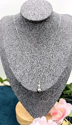 collier or blanc orné d'un pendentif en perle de tahiti or 750 millième (18 ct) 2,30g