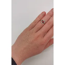 11ey0330sr bague argent forme fleur ajourée d'un verre couleur rubis et d'oxydes argent 925 millième (22 ct) 1,53g