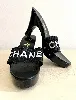 chanel mules à talon 9,5cm en cuir noir avec les logos cc en métal doré pointure 37,5