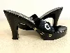 chanel mules à talon 9,5cm en cuir noir avec les logos cc en métal doré pointure 37,5