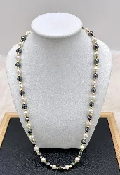 collier de perles synthétique blances noires et dorées