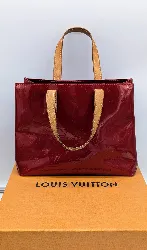 sac louis vuitton reade pm en cuir verni rouge cerise monogram