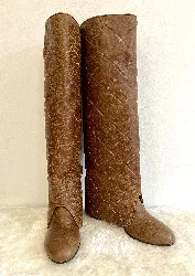 chanel bottes guêtres matelasseés en cuir marron avec talon h6,5cm