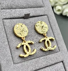 chanel boucles d'oreilles pandantes cc