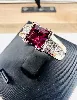 bague or blanc centrée d'une tourmaline carrée épaulée d'une ligne de diamants or 750 millième (18 ct) 6,66g