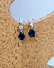 boucles d oreilles pendante chacune ornée d'une pierre bleue forme goutte surmonté d'un oxyde argent autre 2,41g