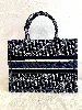 dior sac book tote medium broderie dior oblique écru et bleu