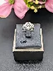 bague centrée d'un diamant en 0,15 carats taille brillant et 12 petits diamants taille rose or 750 millième (18 ct) 3,52g