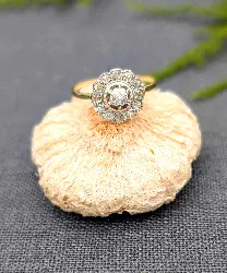 bague margerite art-déco en 2 ors ornée de diamants taille ancienne or 750 millième (18 ct) 1,78g