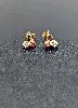 boucles d'oreilles or chacune ornée d'un rubis et 1 oxyde or 750 millième (18 ct) 0,55g