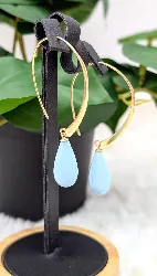 boucles d'oreilles or chacune ornée d'une turquoise pendante forme goutte d'eau or 750 millième (18 ct) 7,45g