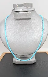 collier turquoises forme tubes avec un fermoir en or or 750 millième (18 ct) 6,31g