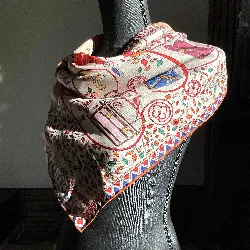 foulard louis vuitton carré de soie 90 motif sac iconique