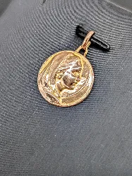 pendentif médaille or vierge marie or 750 millième (18 ct) 2,65g