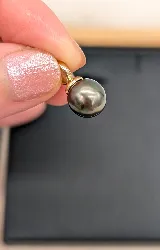 pendentif orné d'une perle de culture grise or 750 millième (18 ct) 1,62g