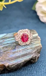 bague art-déco centrée d'un rubis synthétique entouré des diamants taille ancienne or 750 millième (18 ct) 4,29g