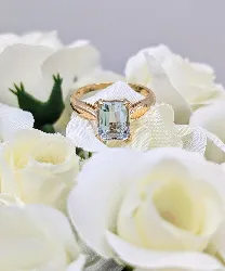 bague or sertie d'une aigue-marine taille emeraude or 750 millième (18 ct) 3,47g