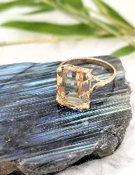 bague sertie d'une citrine taille émeraude or 750 millième (18 ct) 4,76g