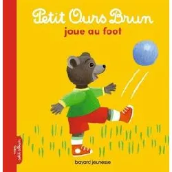 livre petit ours brun joue au foot