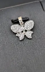 pendentif papillon en or blanc pavé des oxydes or 750 millième (18 ct) 2,18g