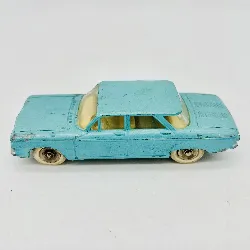 petite voiture dinky toys chevrolet corvair