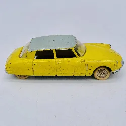 petite voiture dinky toys citroen ds 19