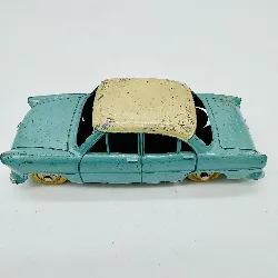 petite voiture dinky toys simca versailles 24z