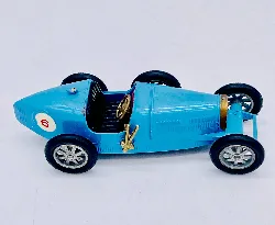 petite voiture dinky toys sunbeam alpine 107 avec un personnage