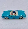 petite voiture solido alfa romeo giulietta spider 1/43 avec un personnage