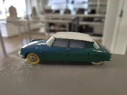 voiture miniature citroen ds19 24c dinky toys atlas 1/43