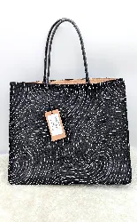 alaïa sac cabas garance medium 36 en cuir daim noir avec motifs en billes argentées à l'extérieur et cuir camel lisse à l'intérieu