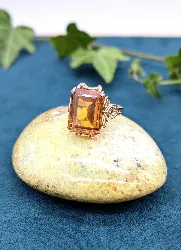 bague or ornée d'une citrine taille émeraude or 750 millième (18 ct) 10,65g