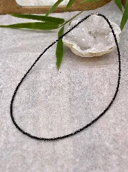 collier billes onyx 2mm l40-46cm et acier