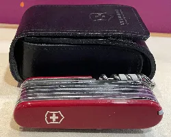 couteau victorinox swiss champ rouge