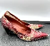 escarpins dries van noten en cuir beige et rouge avec talons en bois