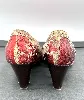 escarpins dries van noten en cuir beige et rouge avec talons en bois